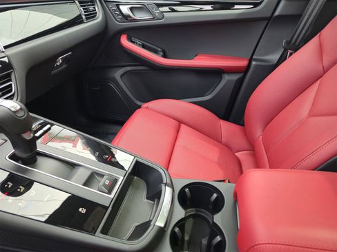 New 2025 Porsche Macan image 29