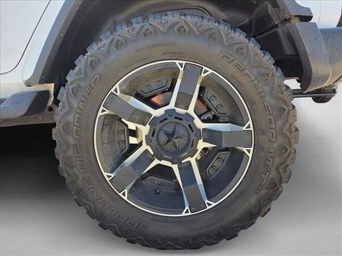 Used 2018 Jeep Wrangler Unlimited Sahara w/ LED Lighting Group AWD/4WD image 19