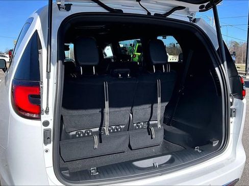 New 2026 Chrysler Pacifica Select image 17