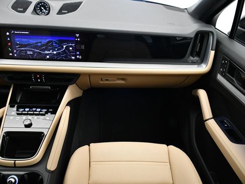 Certified 2025 Porsche Cayenne E-Hybrid Coupe AWD/4WD image 25