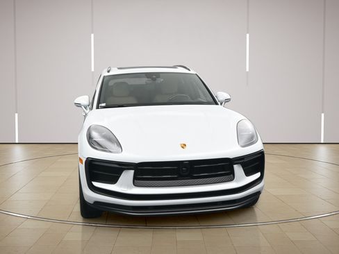 Certified 2026 Porsche Macan AWD/4WD image 27