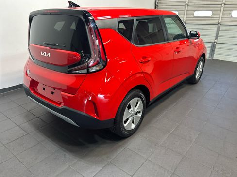 Used 2023 Kia Soul LX w/ LX Technology Package FWD image 3