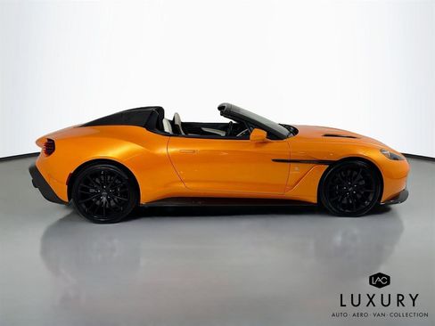 Used 2018 Aston Martin Vanquish Zagato RWD image 5