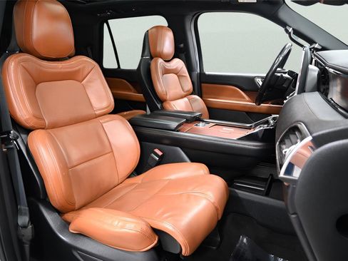 Used 2021 Lincoln Navigator Reserve image 27