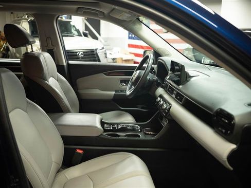 Used 2024 Honda Pilot Touring image 14