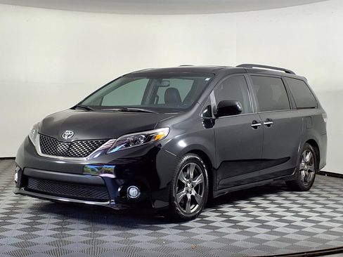 Used 2017 Toyota Sienna SE Premium FWD image 3
