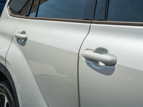 Used 2021 Toyota Highlander XSE AWD/4WD image 16