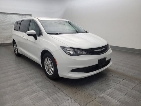 Used 2022 Chrysler Voyager LX FWD image 13
