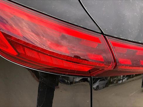 Used 2025 Audi Q5 Premium w/ Convenience Package image 27