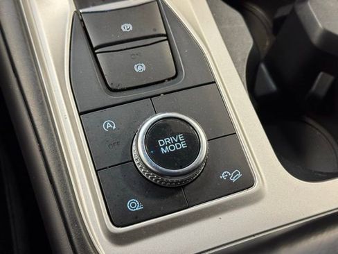 Used 2024 Ford Explorer XLT image 25