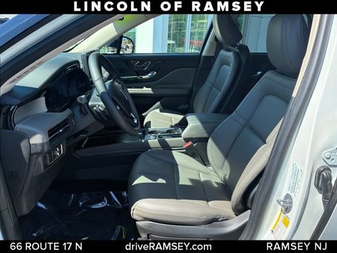 Used 2023 Lincoln Corsair AWD image 12