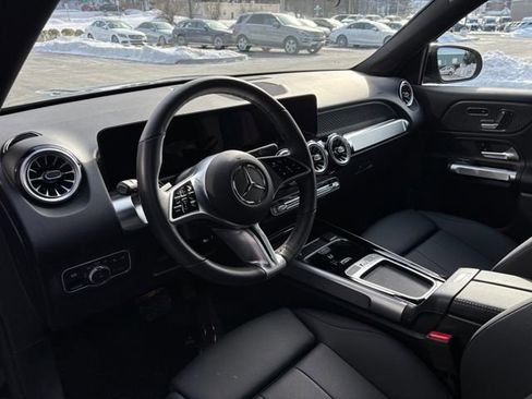 Used 2025 Mercedes-Benz GLB 250 4MATIC image 15