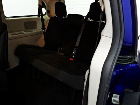 Used 2018 Dodge Grand Caravan SE w/ UConnect Hands-Free Group FWD image 10