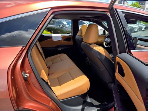 Used 2025 Lexus RX 350 Premium w/ Accessory Package (Z1) FWD image 31