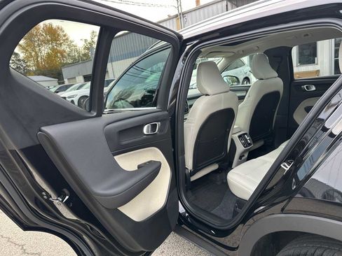 Used 2025 Volvo XC40 B5 Plus w/ Protection Package Premier image 16