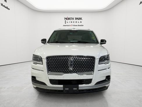 Used 2024 Lincoln Navigator Premiere AWD/4WD image 8