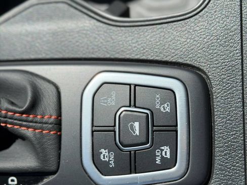 Used 2026 Nissan Frontier PRO-4X AWD/4WD image 24