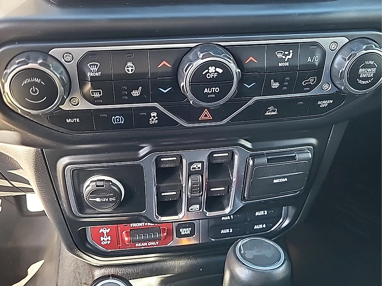 Used 2023 Jeep Wrangler Unlimited Rubicon 4xe AWD/4WD image 25