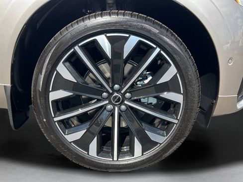 New 2026 Volvo XC60 B5 Ultra w/ Protection Package Premier AWD/4WD image 10