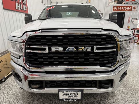 Used 2024 RAM 2500 Big Horn w/ Off Road Package AWD/4WD image 17