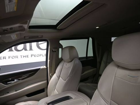 Used 2020 Cadillac Escalade Luxury AWD/4WD image 17
