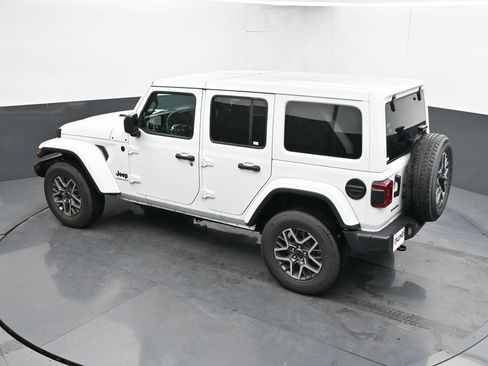 Used 2025 Jeep Wrangler Unlimited Sahara AWD/4WD image 33