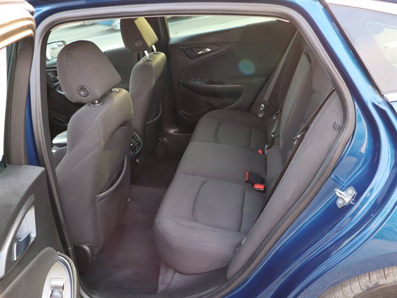 Used 2019 Chevrolet Malibu LT FWD image 17