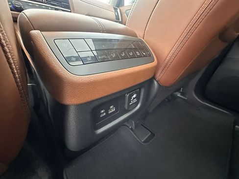 Certified 2023 Nissan Pathfinder Platinum FWD image 20