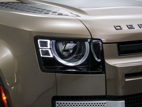 Used 2021 Land Rover Defender 110 SE AWD/4WD image 9