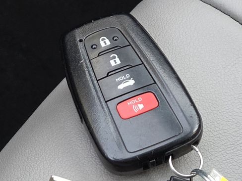 Used 2023 Toyota Camry XSE image 31