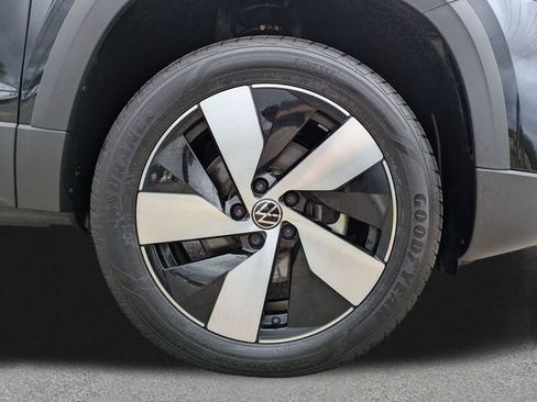 Certified 2025 Volkswagen Taos S AWD/4WD image 11