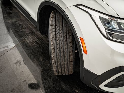 Used 2023 Volkswagen Tiguan SE w/ Panoramic Sunroof Package image 44