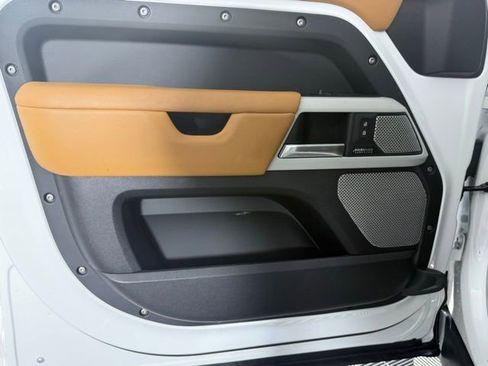 Used 2024 Land Rover Defender 130 X-Dynamic SE image 14