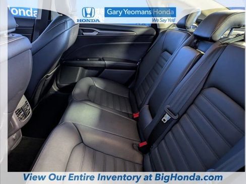 Used 2018 Ford Fusion SE w/ Fusion SE Technology Package image 18