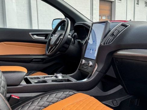 Used 2024 Ford Edge Titanium w/ Titanium Elite Package AWD/4WD image 11