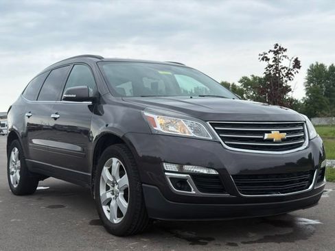 Used 2016 Chevrolet Traverse LT w/ Style and Technology Package FWD image 1