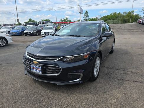 Used 2017 Chevrolet Malibu LT FWD image 1