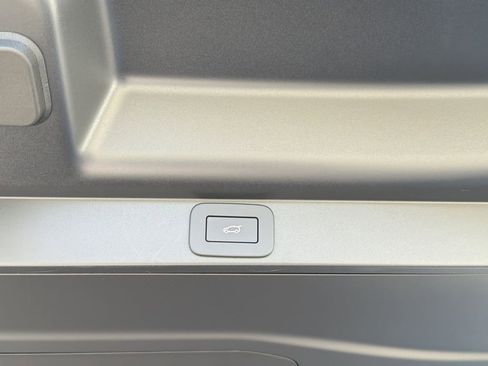 New 2026 Land Rover Range Rover SE image 13