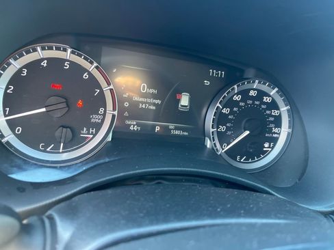 Used 2024 Toyota Highlander LE image 9