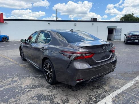 Used 2023 Toyota Camry SE FWD image 5