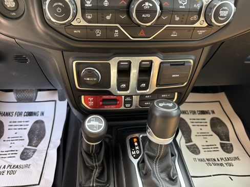 Used 2021 Jeep Wrangler Rubicon w/ Cold Weather Group AWD/4WD image 21