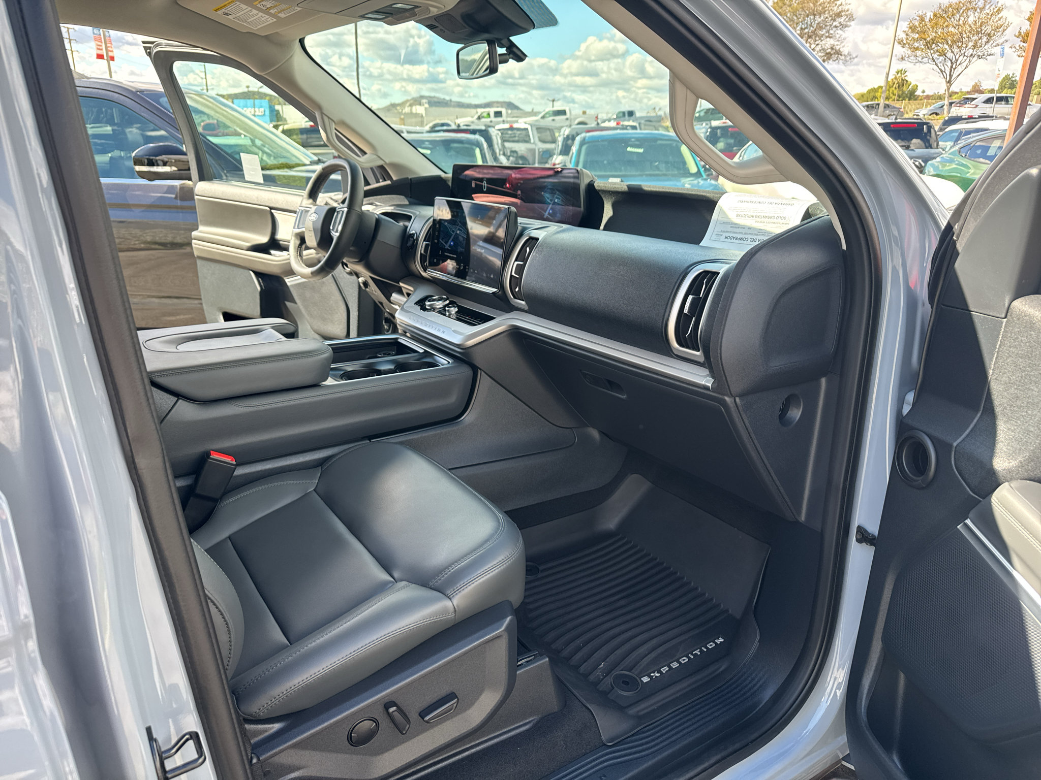 Used 2026 Ford Expedition Active AWD/4WD image 25