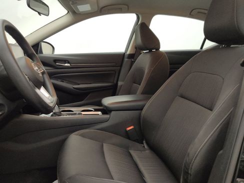 Used 2024 Nissan Altima 2.5 SV image 17