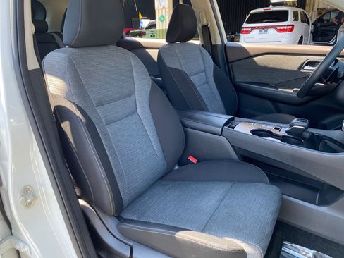 Used 2023 Nissan Rogue SV image 22