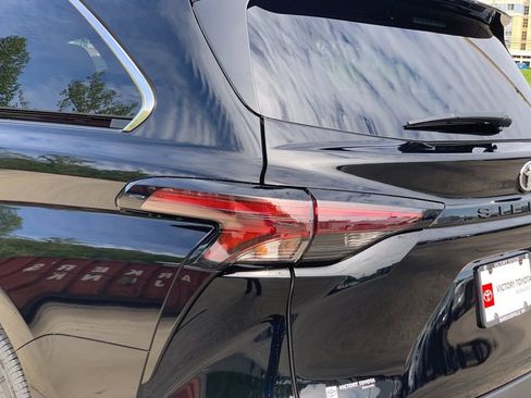 New 2026 Toyota Sienna XLE FWD image 35