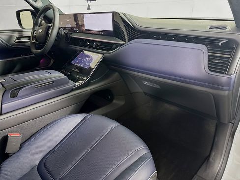 Certified 2026 INFINITI QX80 4WD image 39