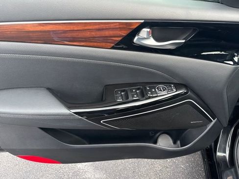 Used 2017 Kia Cadenza Premium w/ Luxury Package image 9