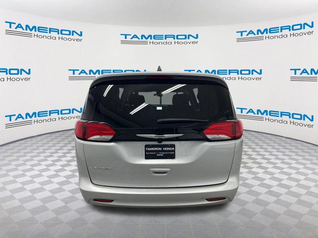 Used 2023 Chrysler Voyager LX FWD image 4