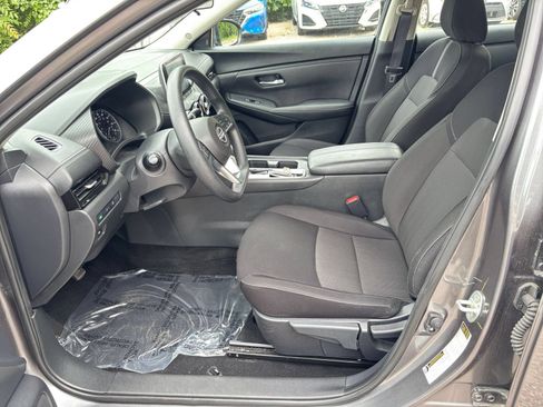 Used 2025 Nissan Sentra SV FWD image 24