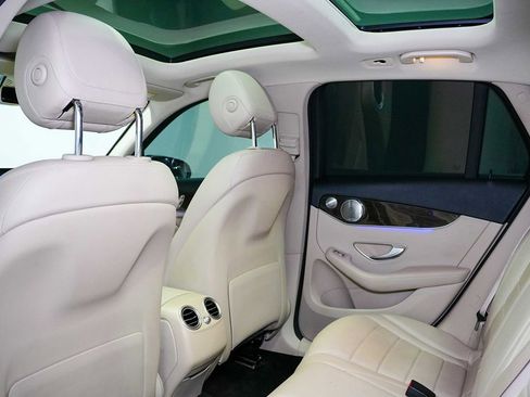 Used 2020 Mercedes-Benz GLC 300 4MATIC image 17